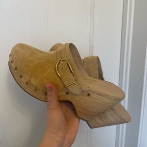 Veronica Beard Hendrix Clogs in Tan Suede Size 8